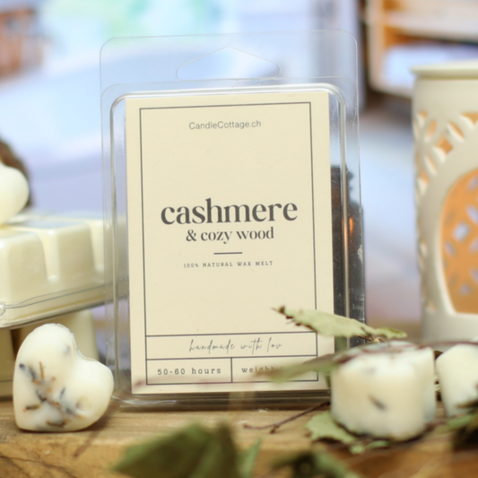 Cashmeere & Cozy Wood wax melts in packaging with warm autumn aroma.